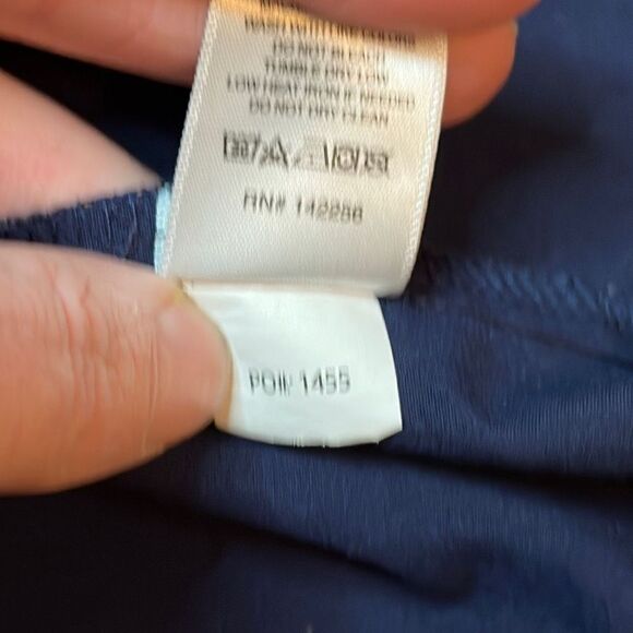 FIGS Leon Three-Pocket Scrub Top - Picture 6 of 6